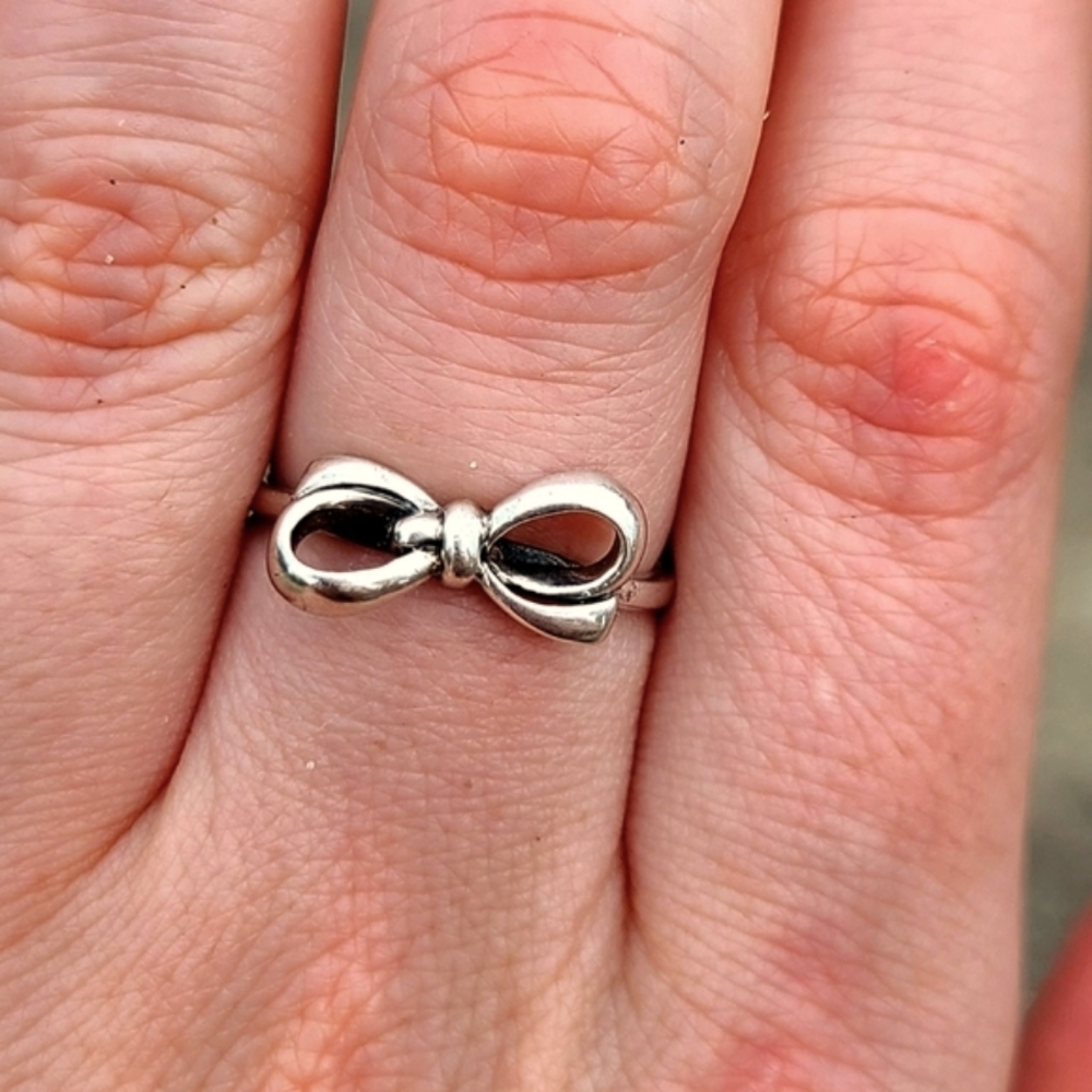 Vintage bow design sterling silver ring